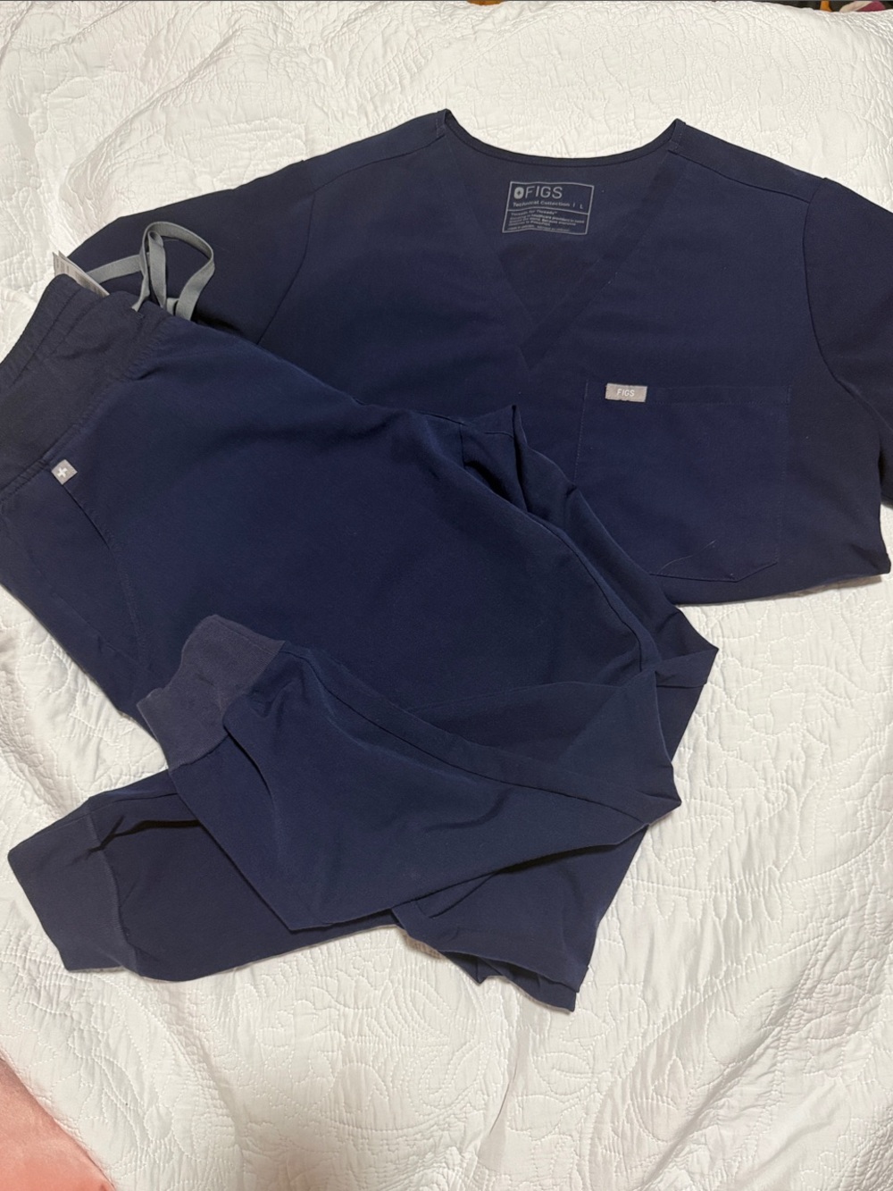 Figs Navy V-Neck Medical Scrub Top & jogger bottoms